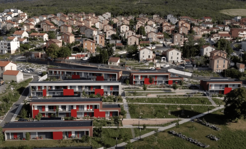 Le Clos des Vignes, une résidence intergénérationnelle située à Clermont-Ferrand, a récemment été primé par l'UNCCAS pour son concept innovant.