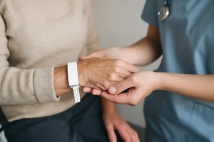 Comment prévenir les erreurs d’identification en EHPAD