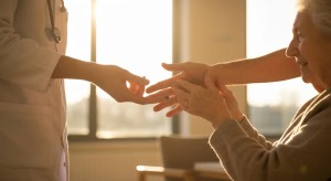 EHPAD publics en Île-de-France : 8 sur 10 en déficit — le gel CNSA 2026 accélère la crise