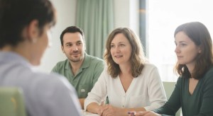Contention en EHPAD : prescriptions HAS, alternatives et traçabilité en 2026