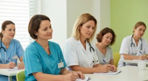 Formation EHPAD 2026 : la CNSA mobilise 33 M€ via OPCO Santé et Uniformation